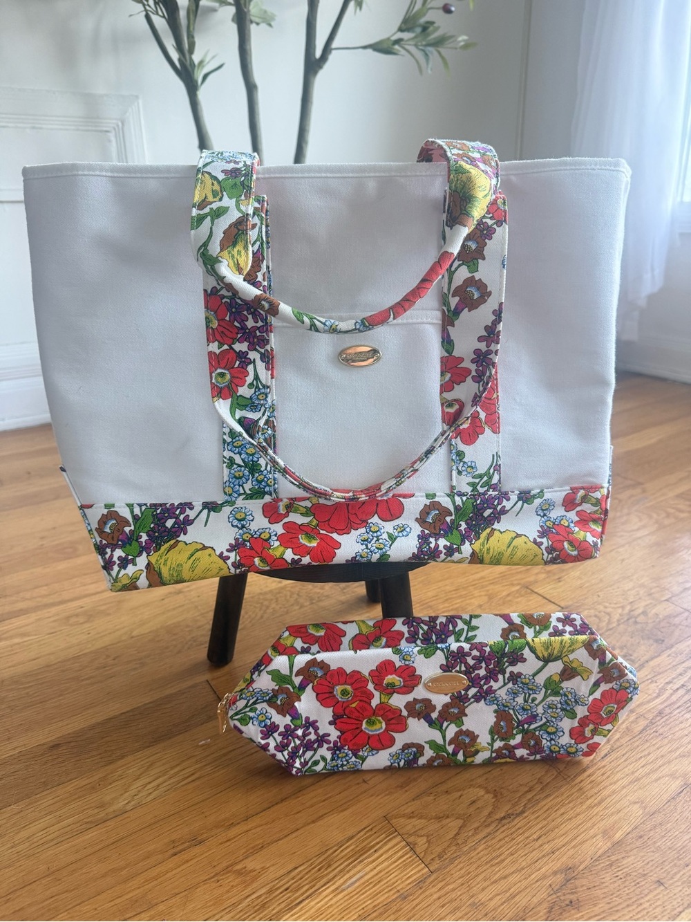 Coach NWOT Floral Accent White Canvas Tote with Matching Pouch